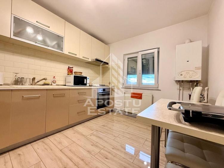 Apartament cu 3 camere decomandat, mobilat în Lipovei