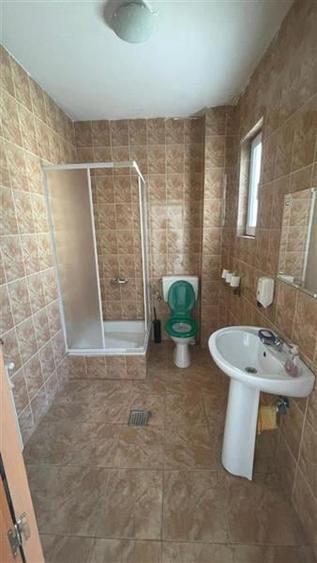 Casă individuală cu 16 camere cu Teren 425 Mp în Domenii