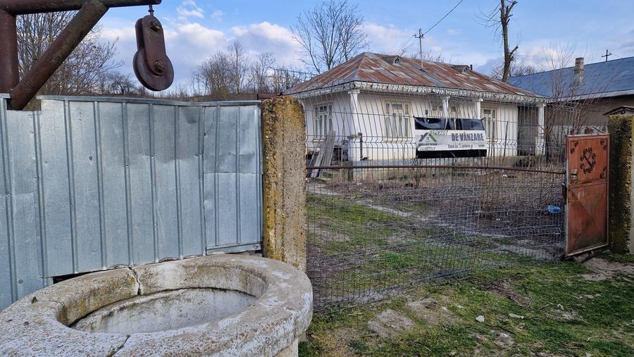 Casă cu 4 camere în Ungureni