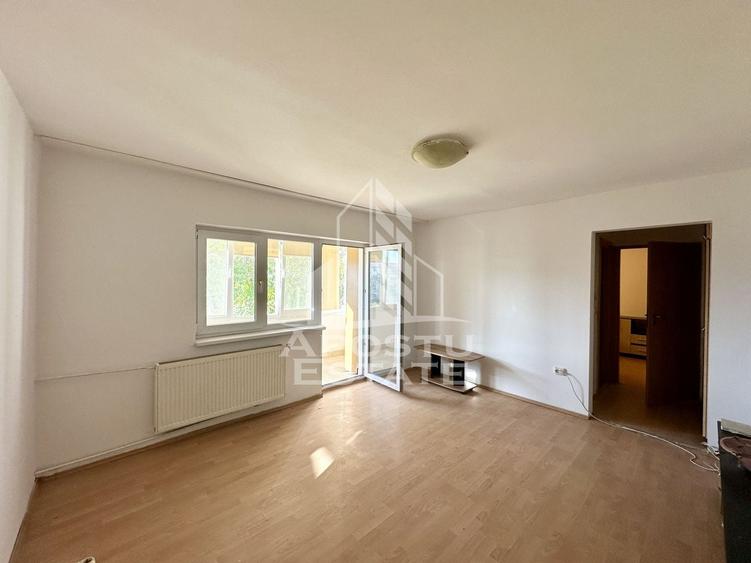 Apartament cu 2 camere semidecomandat, mobilat în Lipovei