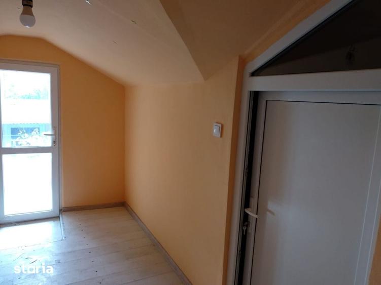 Casă cu 3 camere semidecomandat cu Teren 1500 Mp în Românești
