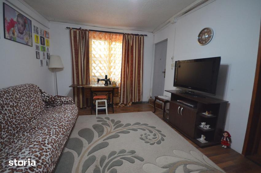 Casă cu 4 camere cu Teren 600 Mp în Andronache