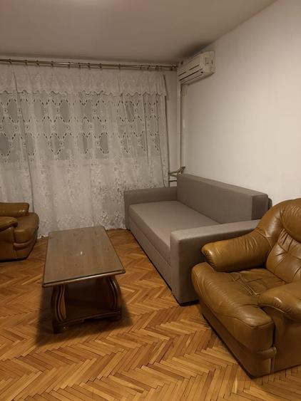 Apartament cu 3 camere semidecomandat în Câmpia Libertății