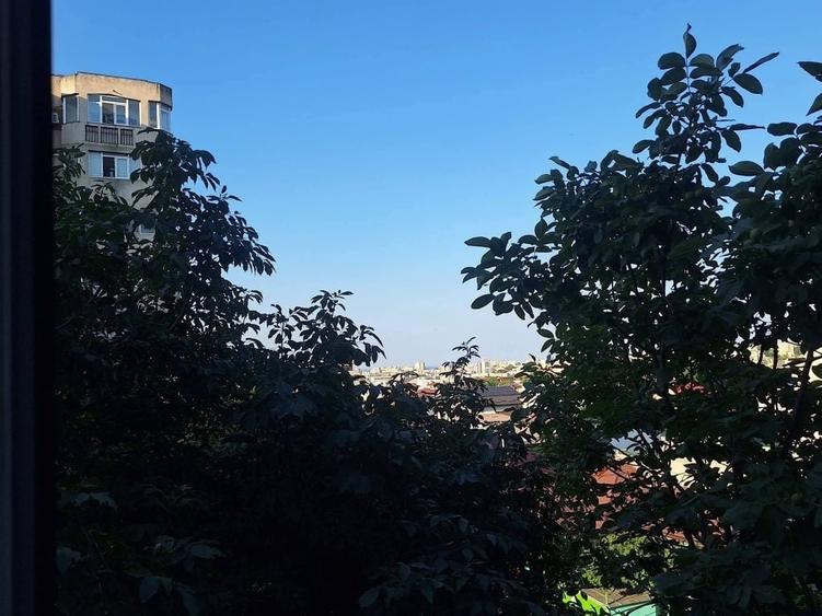 Apartament cu 2 camere decomandat în Casa de Cultură