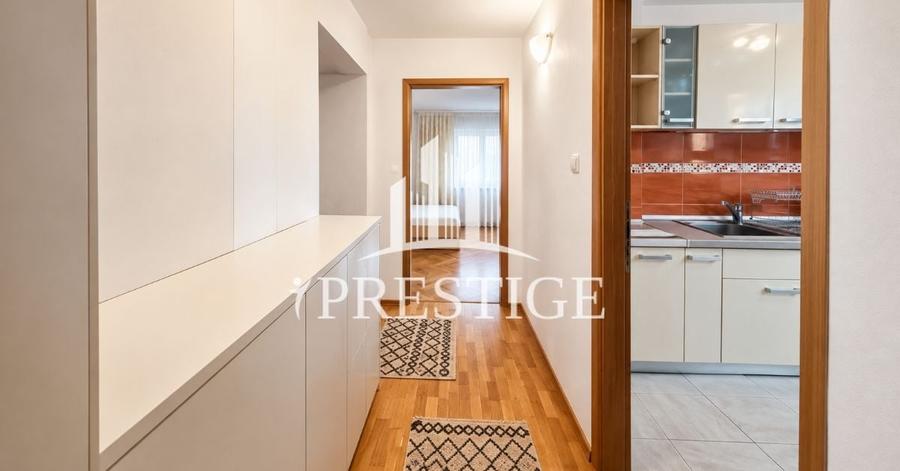 Apartament cu 3 camere, mobilat în Central