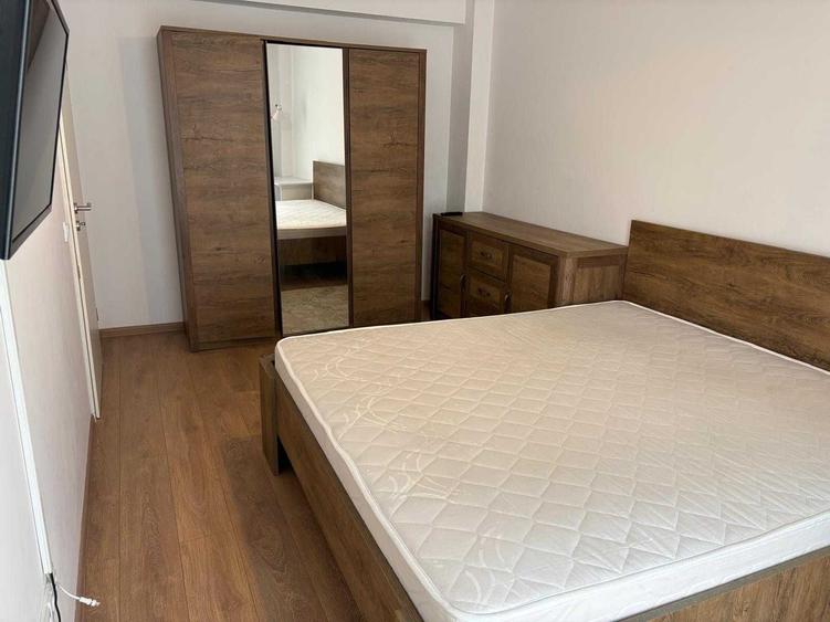 Apartament cu 3 camere decomandat, mobilat în Central