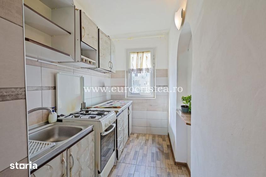 Apartament cu 4 camere semidecomandat în Central