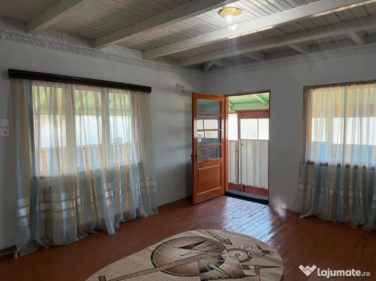 Casă cu 4 camere cu Teren 1000 Mp în Ciorani