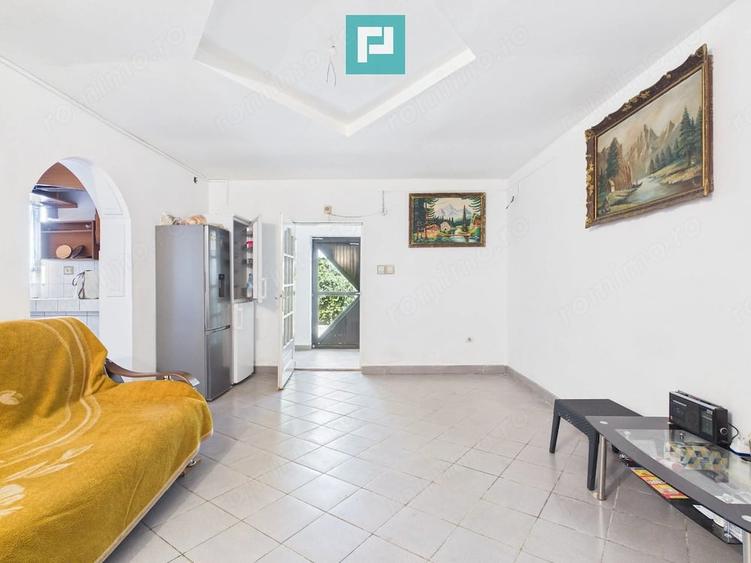 Apartament cu 3 camere semidecomandat în Bucovăț (Remetea Mare)