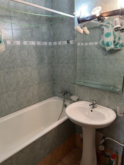Casă cu 2 camere decomandat în Titan