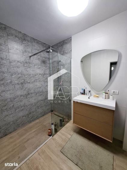 Casă cu 5 camere cu Teren 500 Mp în Păulești