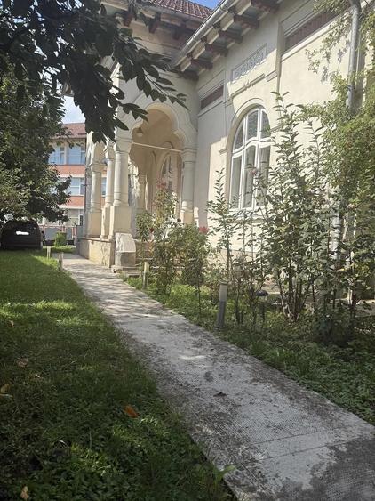 Casă cu Teren 800 Mp în Central