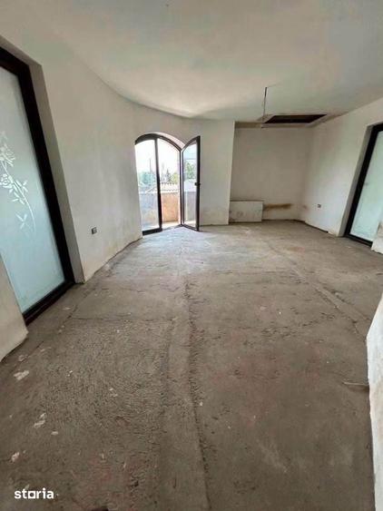 Casă cu 5 camere cu Teren 590 Mp în Central