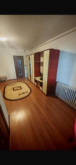 Garsonieră decomandată în Vitan