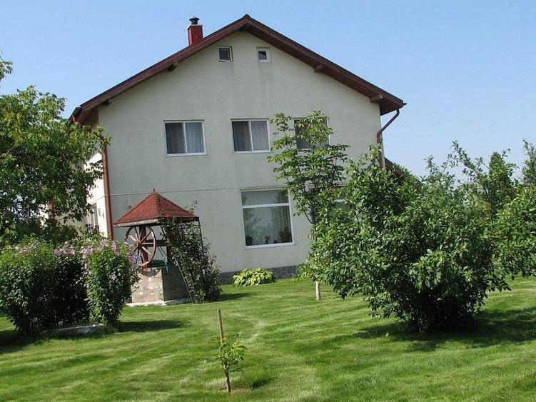 Casă individuală cu 5 camere cu Canalizare în Ciolpani