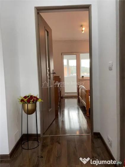Apartament cu 3 camere decomandat în Micro II