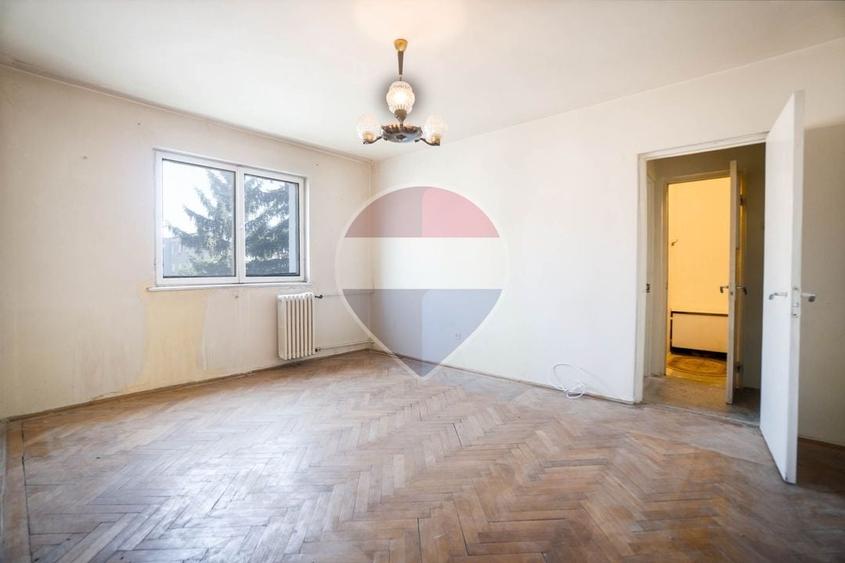 Apartament cu 2 camere semidecomandat în Florilor