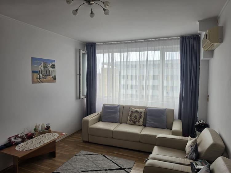 Apartament cu 3 camere semidecomandat, mobilat în Iancului
