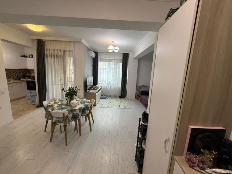 Apartament cu 3 camere decomandat, mobilat în Faleza Nord