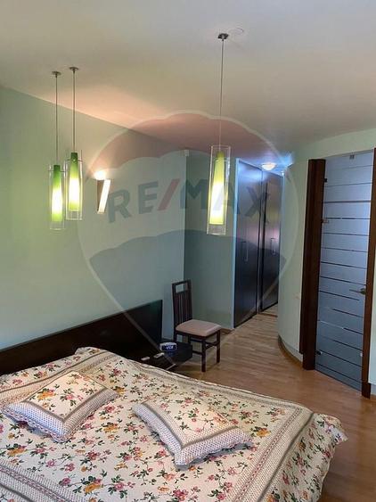 Apartament cu 3 camere decomandat în Est