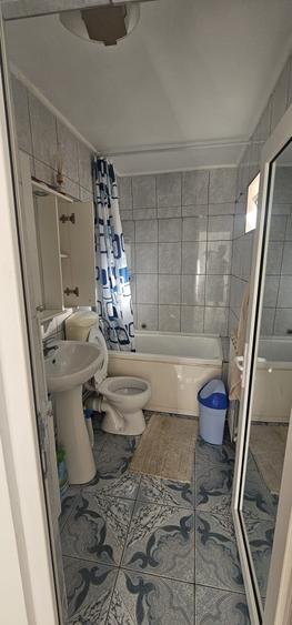 Inchiriez apartament la curte - 1