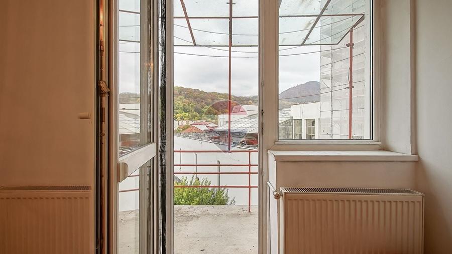 Apartament cu 2 camere semidecomandat în Centrul Civic