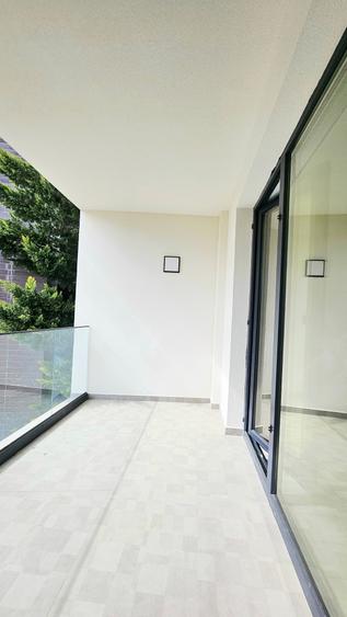 Casă individuală cu 10 camere cu Canalizare în Decebal
