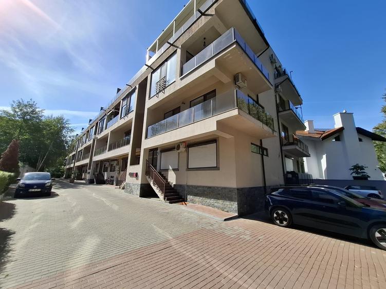 Apartament cu 4 camere semidecomandat, mobilat în Pipera