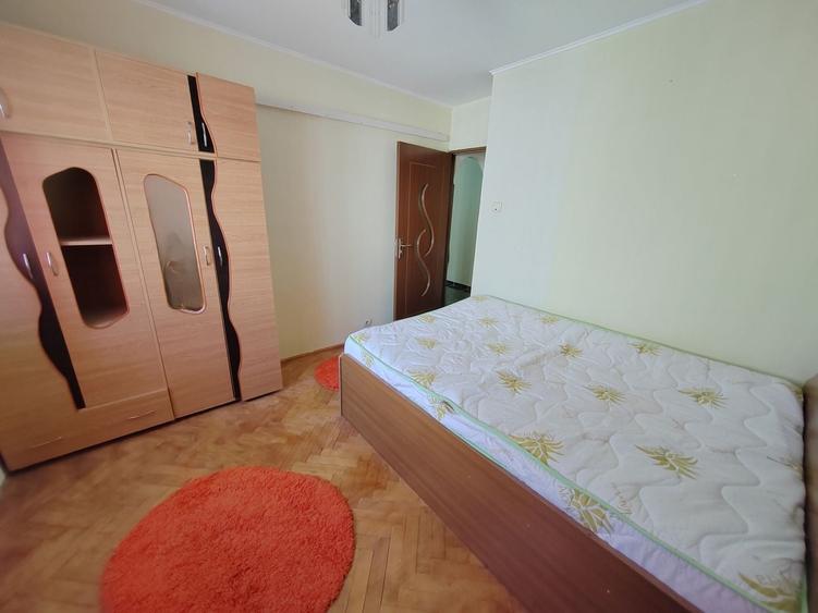 Apartament cu 2 camere decomandat, mobilat în Podul de Fier