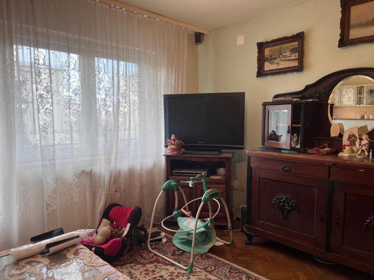 Apartament cu 4 camere semidecomandat în Gojdu