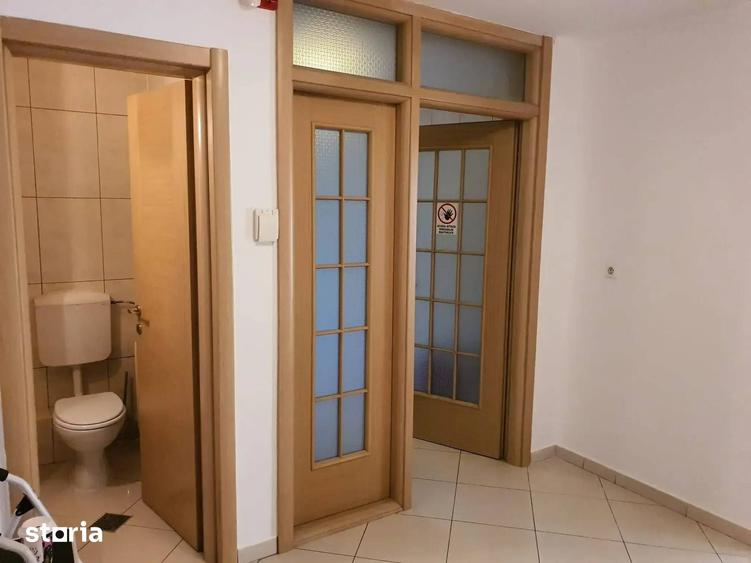 Apartament cu 4 camere semidecomandat în Centrul Civic