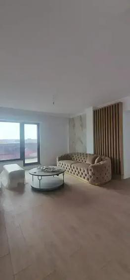 Penthouse cu 4 camere decomandat, mobilat în Timpuri Noi