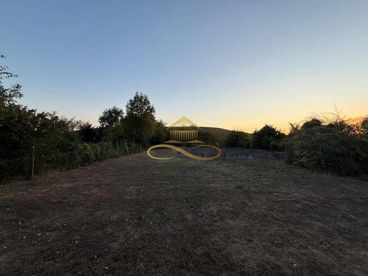 Teren de 2377 mp, în Lilieci