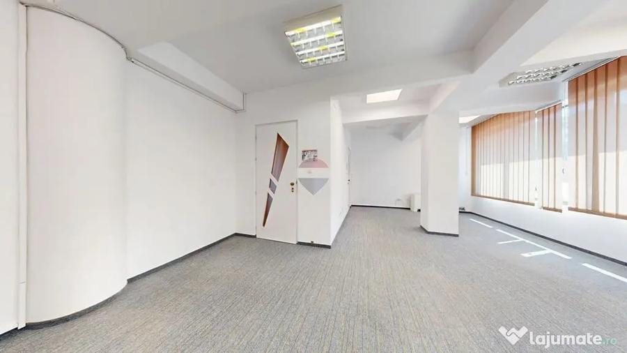 Spațiu comercial, de 31 mp, în Centrul Civic