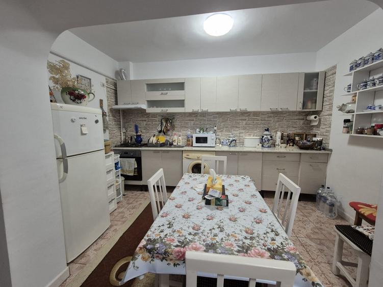 Casă individuală cu 3 camere cu Canalizare în Central