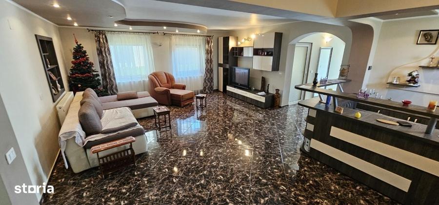 Casă cu 3 camere cu Teren 544 Mp în Central
