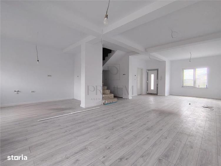 Casă cu 4 camere decomandat în Central