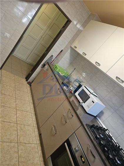 Apartament cu 3 camere decomandat, mobilat în Drumul Taberei