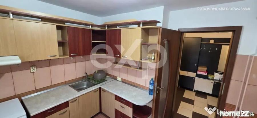 Apartament cu 4 camere decomandat, mobilat în Central