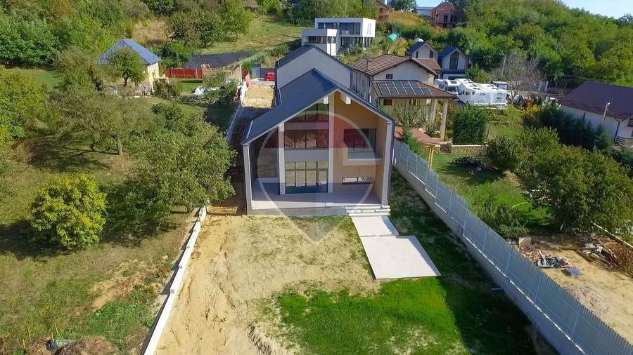 Duplex cu 6 camere cu Teren 600 Mp în Sud