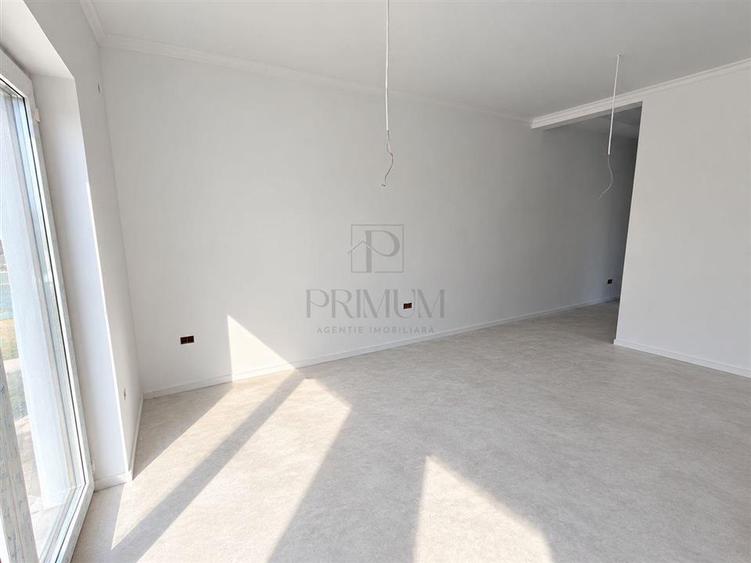 Duplex cu 3 camere cu Canalizare în Moșnița Nouă
