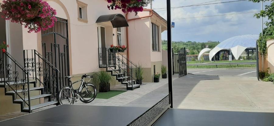 Casă cu 5 camere cu Teren 290 Mp în Central