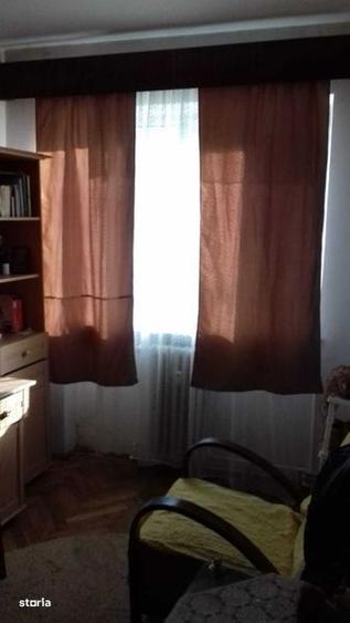 Apartament cu 3 camere semidecomandat în Gojdu