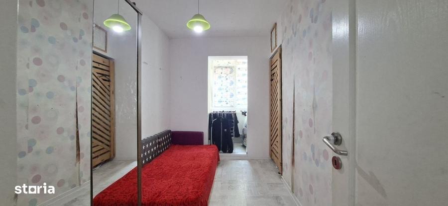 Apartament cu 3 camere în Micro 18