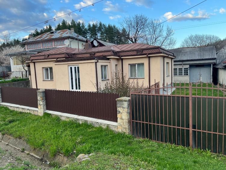 Casă individuală cu 4 camere cu Teren 1037 Mp în Câmpuri