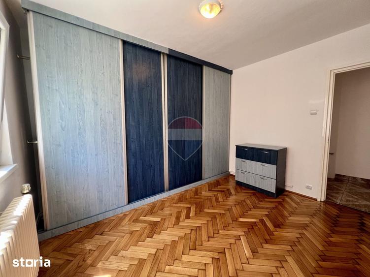 Apartament cu 3 camere decomandat în Vasile Aaron