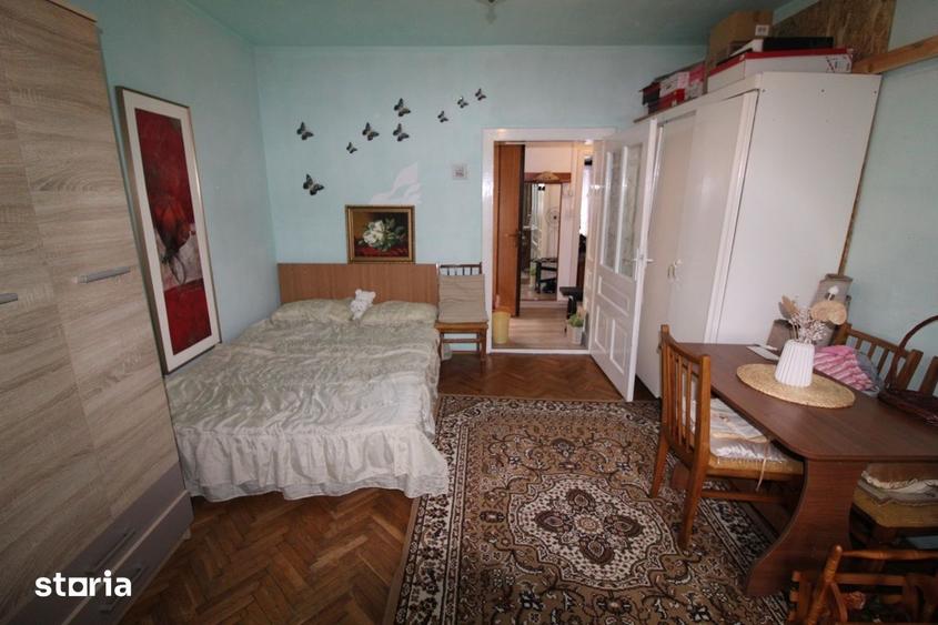 Casă cu 5 camere cu Teren 264 Mp în Teliucu Inferior