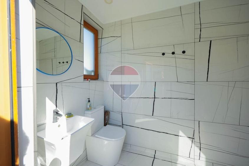 Casă individuală cu 3 camere cu Piscina în Paleu