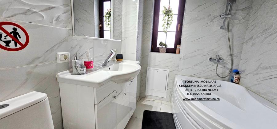 Casă cu 5 camere cu Teren 3600 Mp în Est