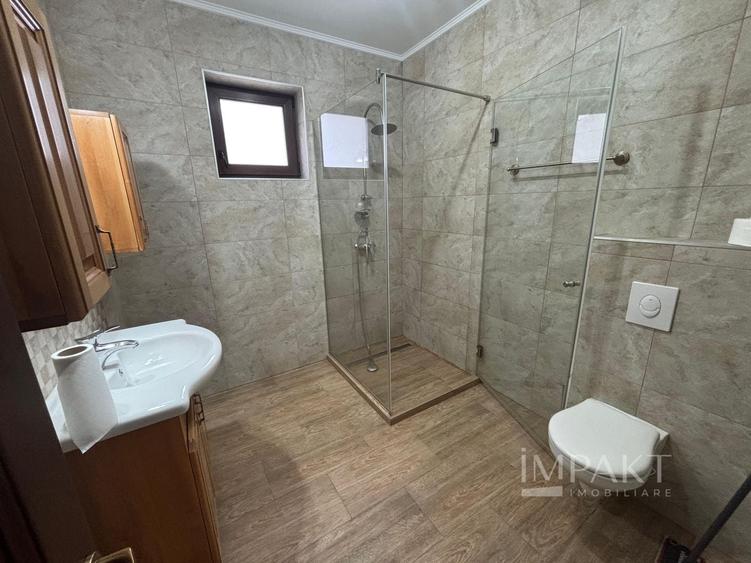 Casă individuală cu 5 camere cu Canalizare în Tăuți